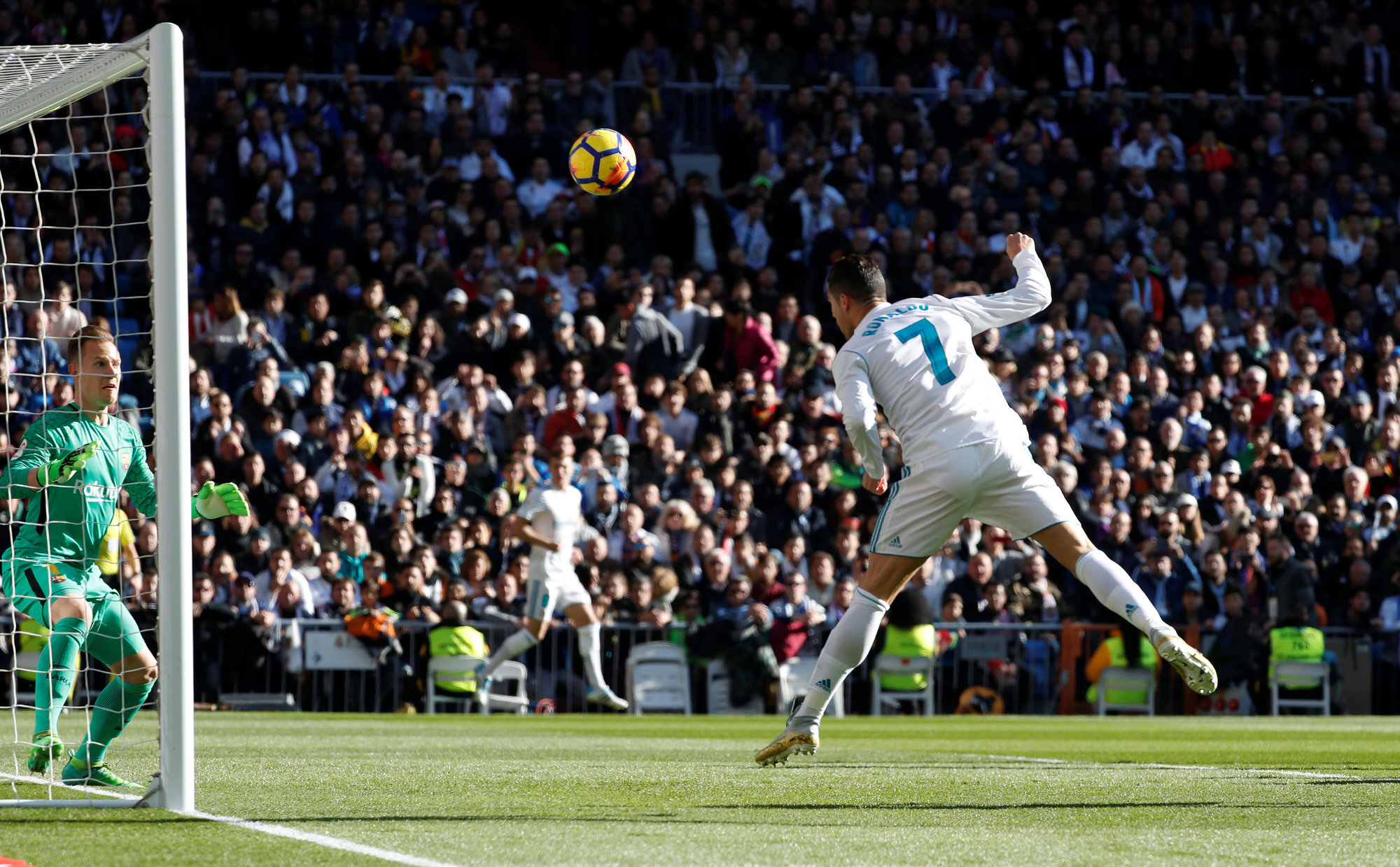 Гол 3 фото. Ronaldo Barcelona 3 0. Небольшие видео футбол. Короткие видео про футбол. Футбол видео 3 класс.